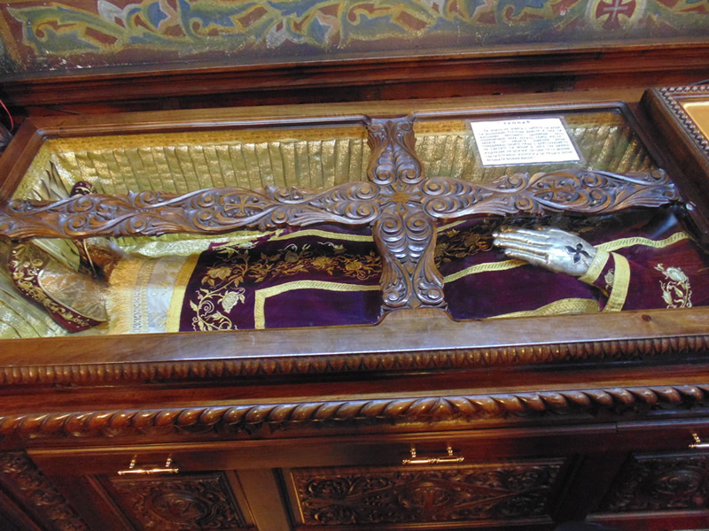 Ћивот са моштима Св. Краља Милутина у цркви Свете Недеље у Софији